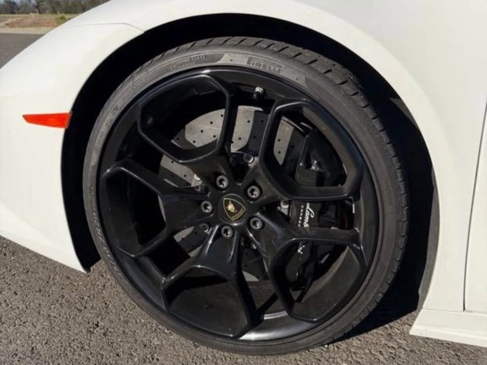 2016 Lamborghini Huracan LP610-4 - Image 9 of 16