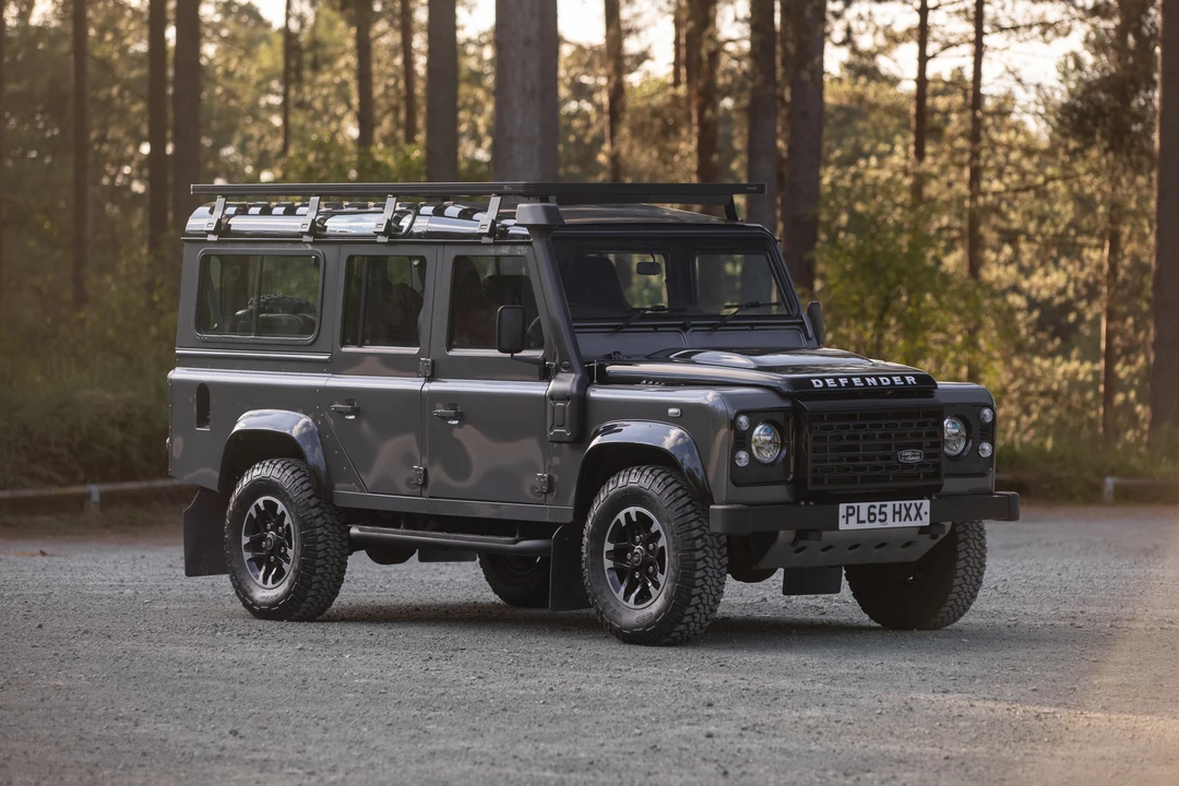 2016 Land Rover Defender 110 - Image 9 of 31