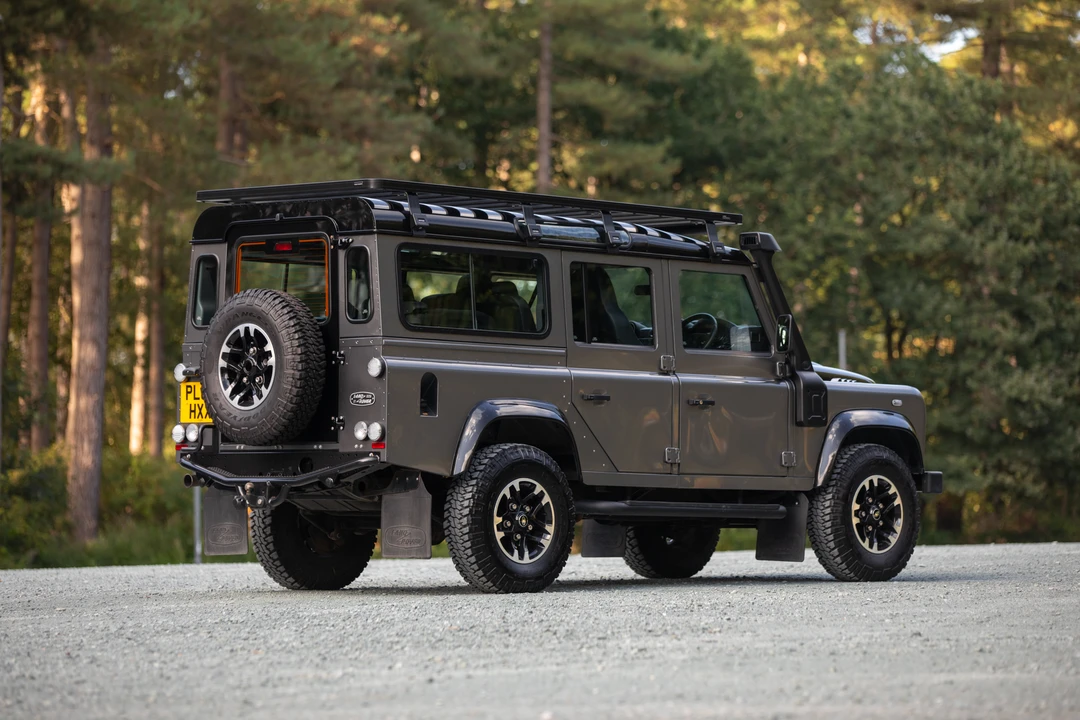 2016 Land Rover Defender 110 - Image 7 of 31