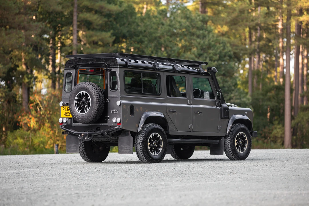 2016 Land Rover Defender 110 - Image 14 of 31
