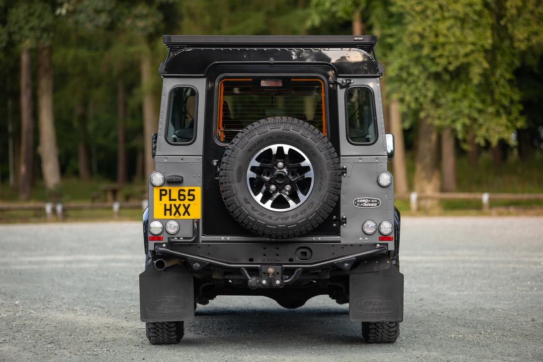 2016 Land Rover Defender 110 - Image 6 of 31