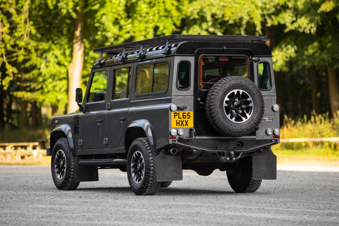 2016 Land Rover Defender 110 - Image 5 of 31