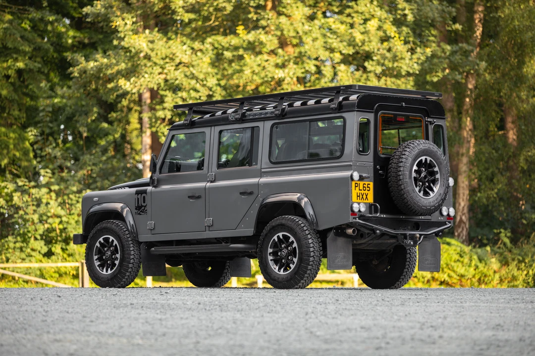 2016 Land Rover Defender 110 - Image 13 of 31
