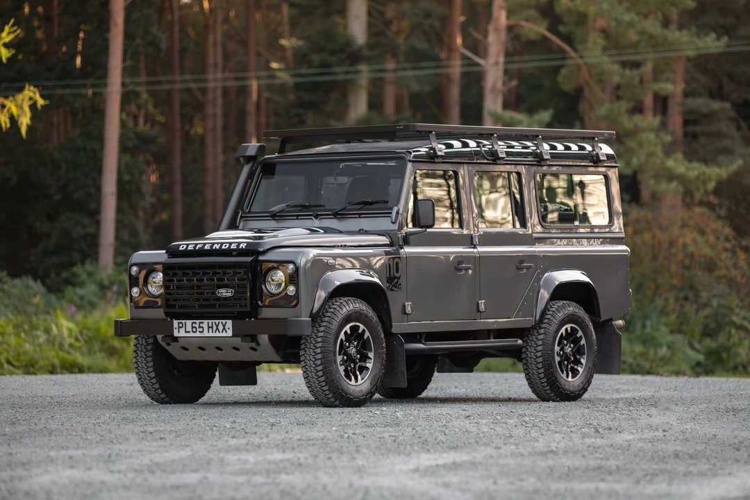 2016 Land Rover Defender 110 - Image 11 of 31