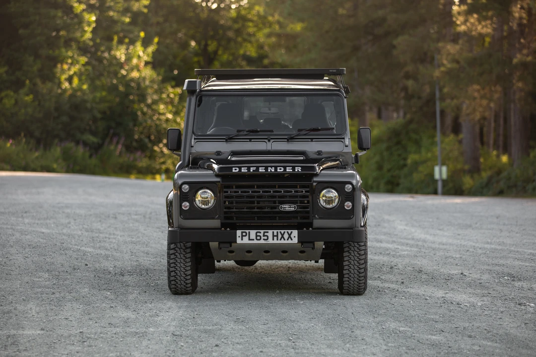 2016 Land Rover Defender 110 - Image 2 of 31