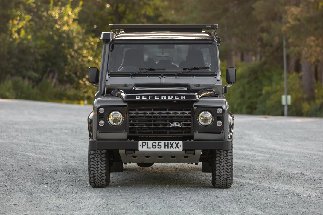 2016 Land Rover Defender 110 - Image 10 of 31
