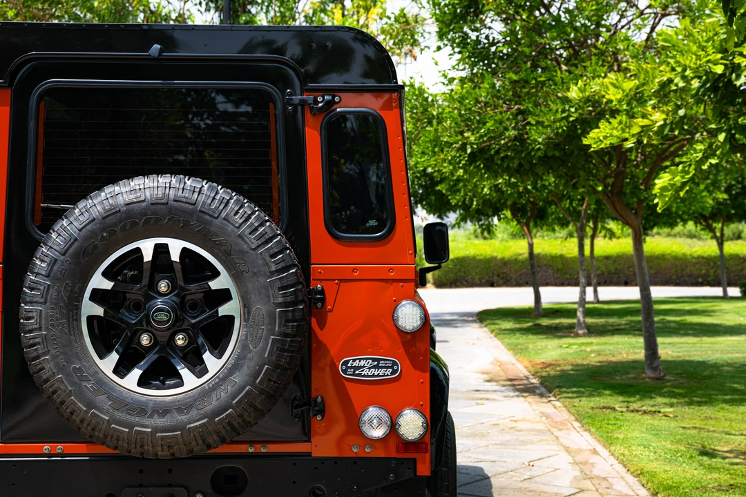 2016 Land Rover Defender 110 - Image 27 of 31