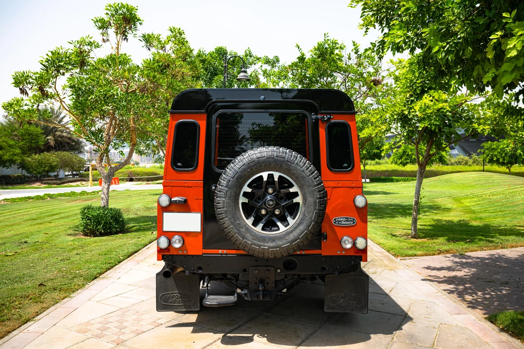 2016 Land Rover Defender 110 - Image 17 of 31