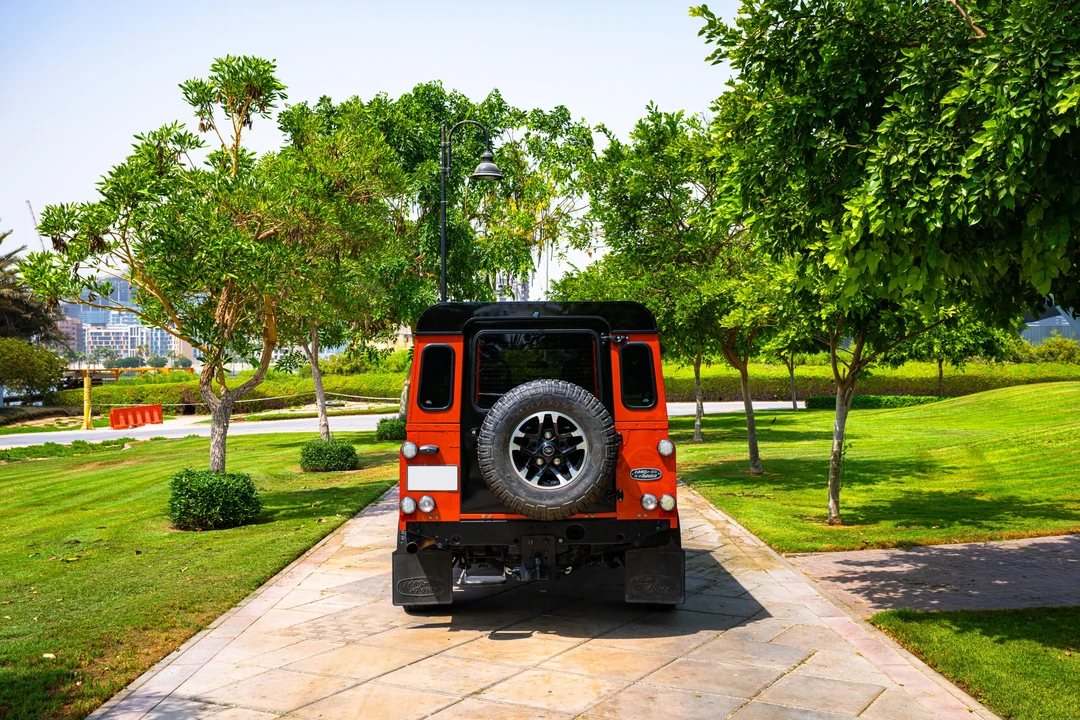 2016 Land Rover Defender 110 - Image 18 of 31