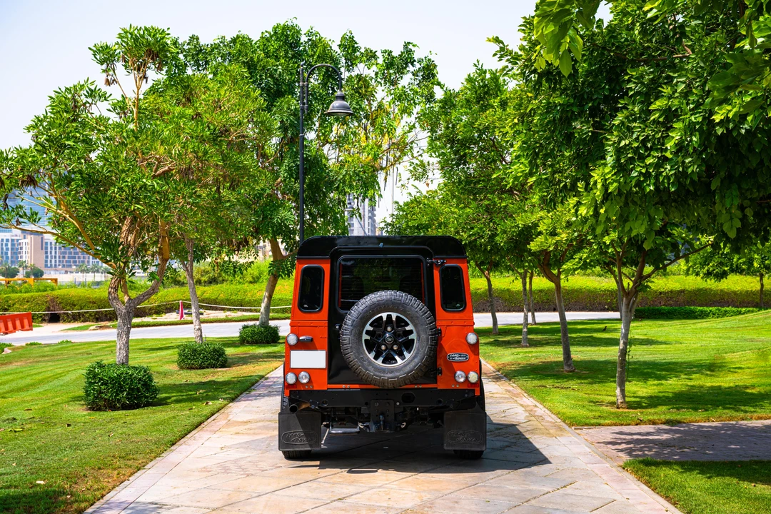 2016 Land Rover Defender 110 - Image 6 of 31