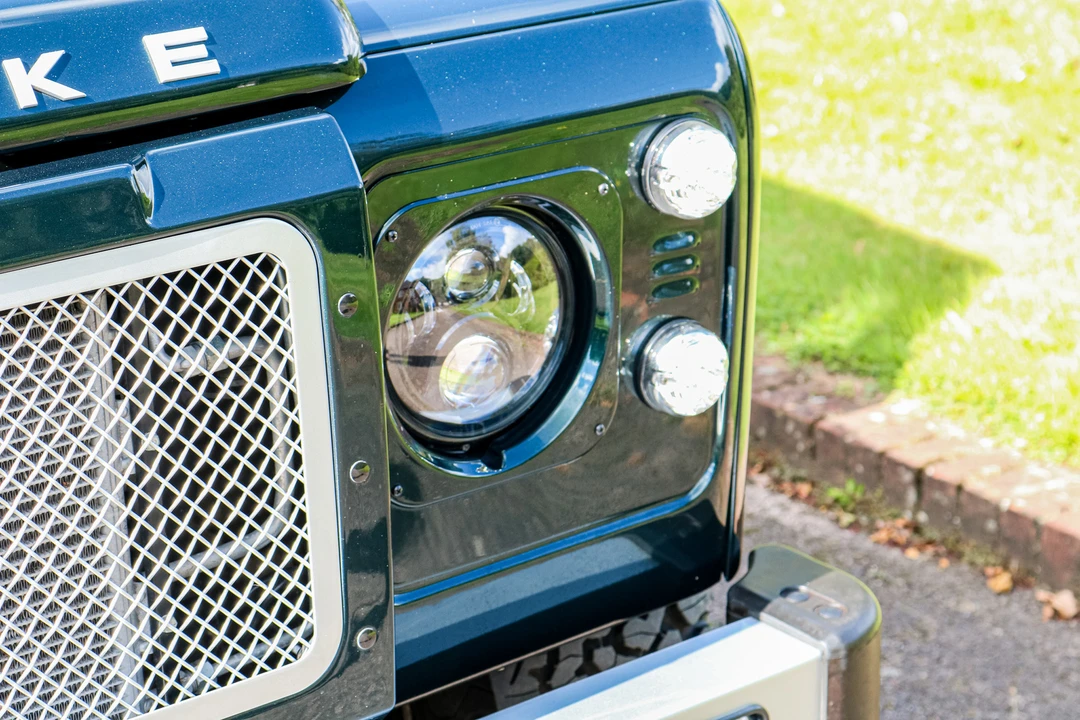 2016 Land Rover Defender 110 - Image 21 of 31
