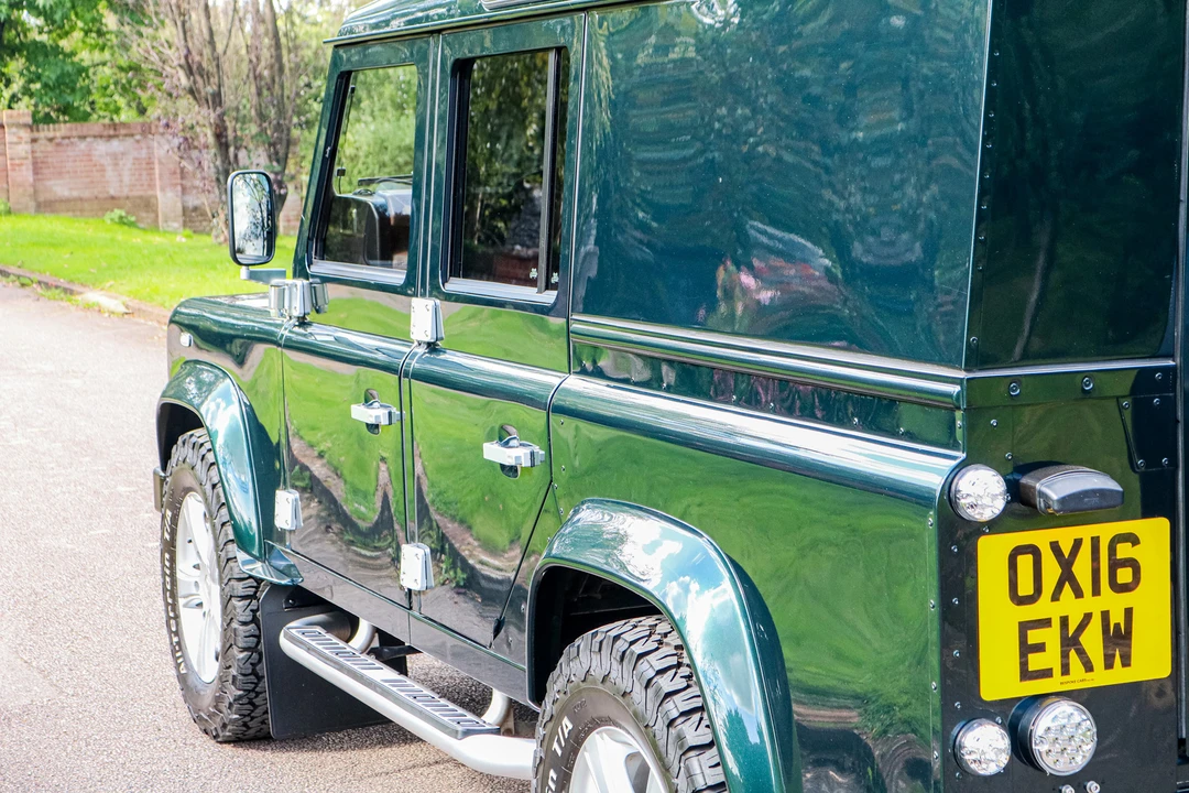 2016 Land Rover Defender 110 - Image 28 of 31