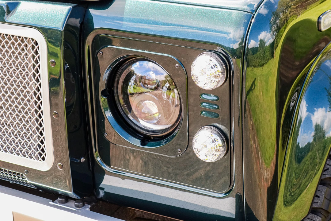 2016 Land Rover Defender 110 - Image 16 of 31