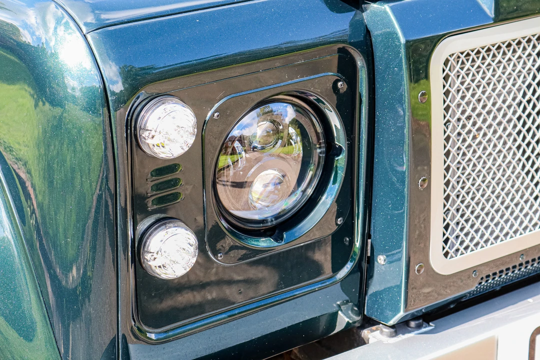 2016 Land Rover Defender 110 - Image 24 of 31