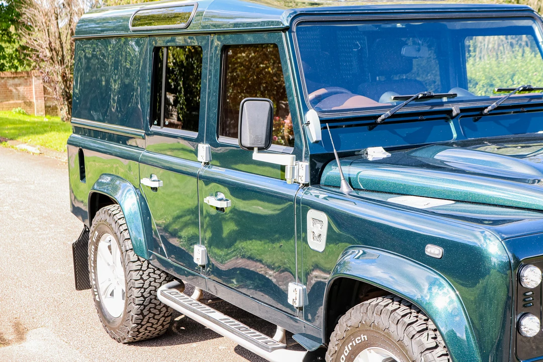 2016 Land Rover Defender 110 - Image 25 of 31