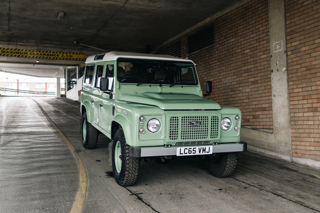 2015 Land Rover Defender 110 - Image 3 of 31