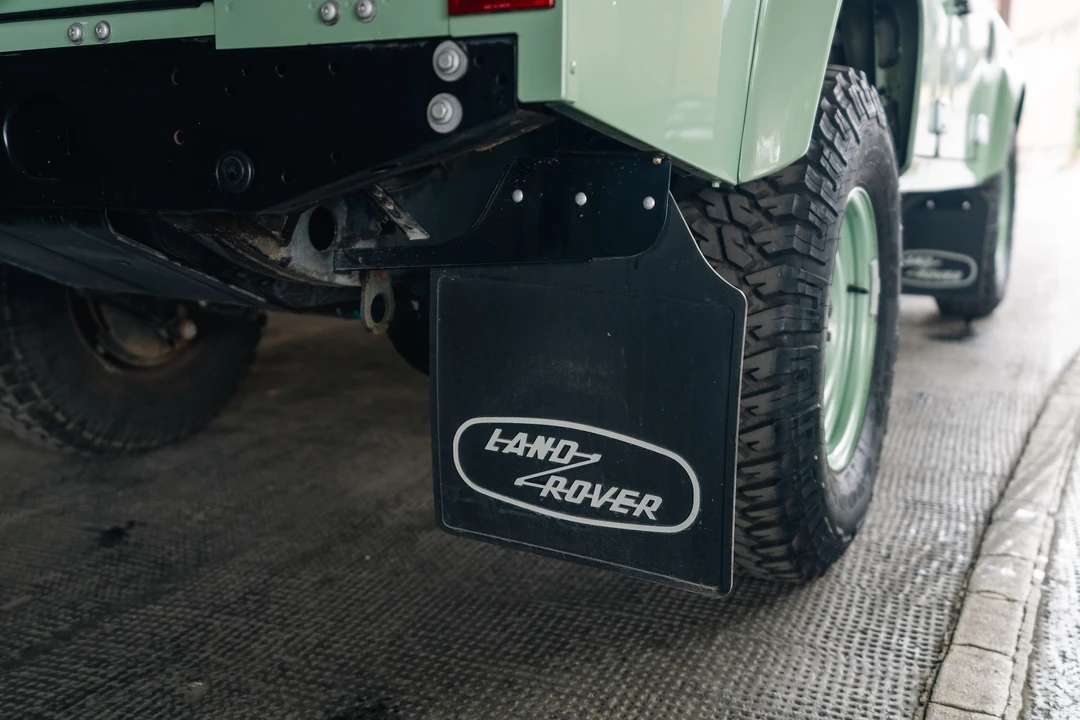 2015 Land Rover Defender 110 - Image 27 of 31