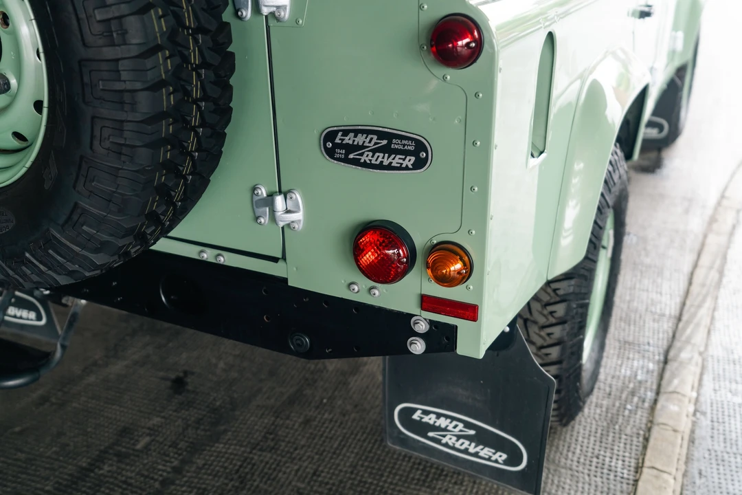 2015 Land Rover Defender 110 - Image 25 of 31