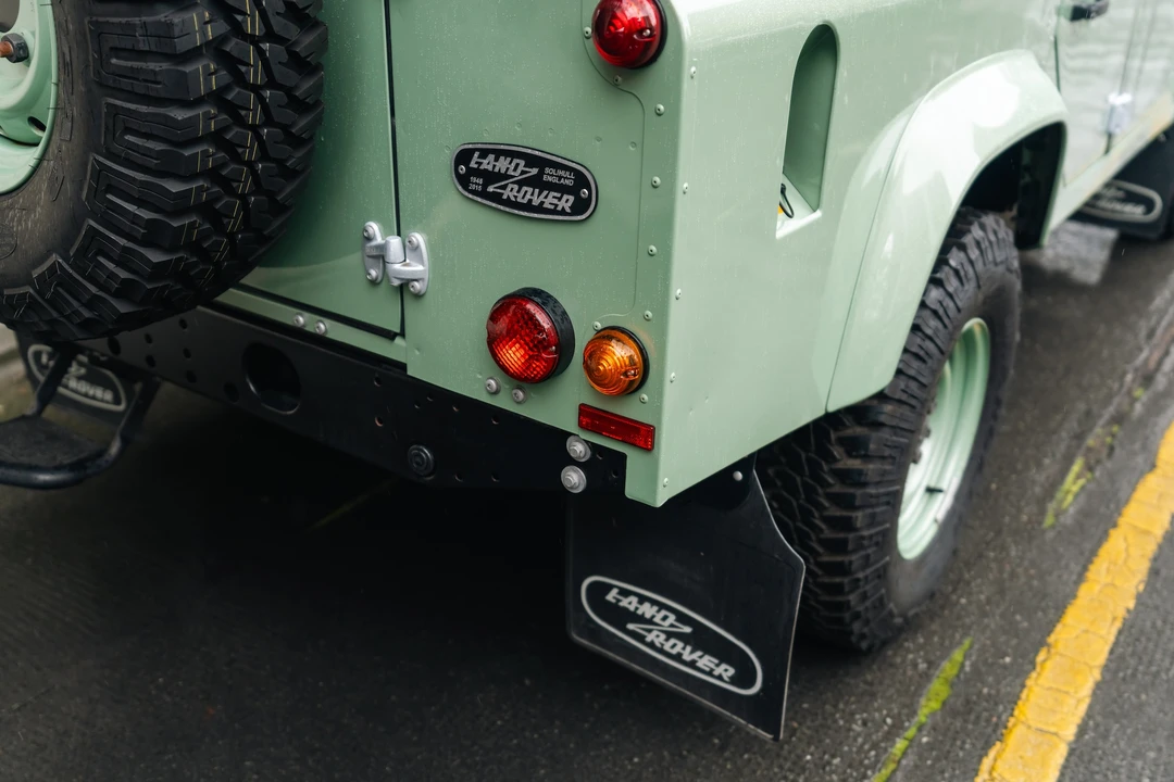 2015 Land Rover Defender 110 - Image 26 of 31