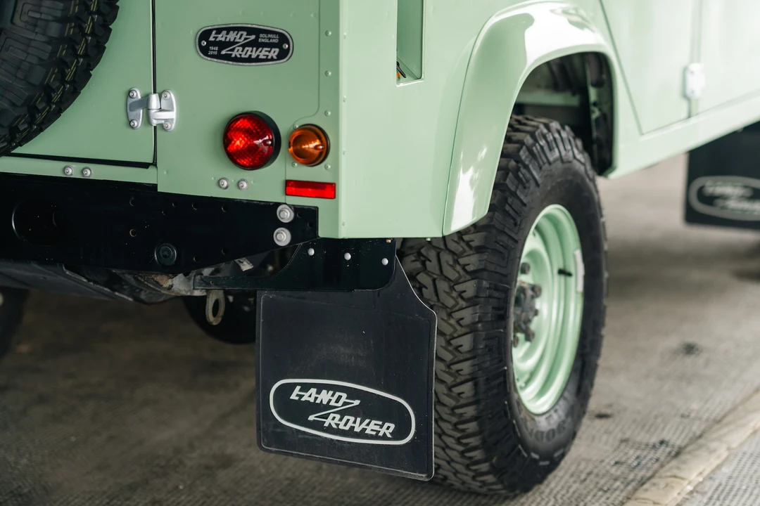 2015 Land Rover Defender 110 - Image 24 of 31