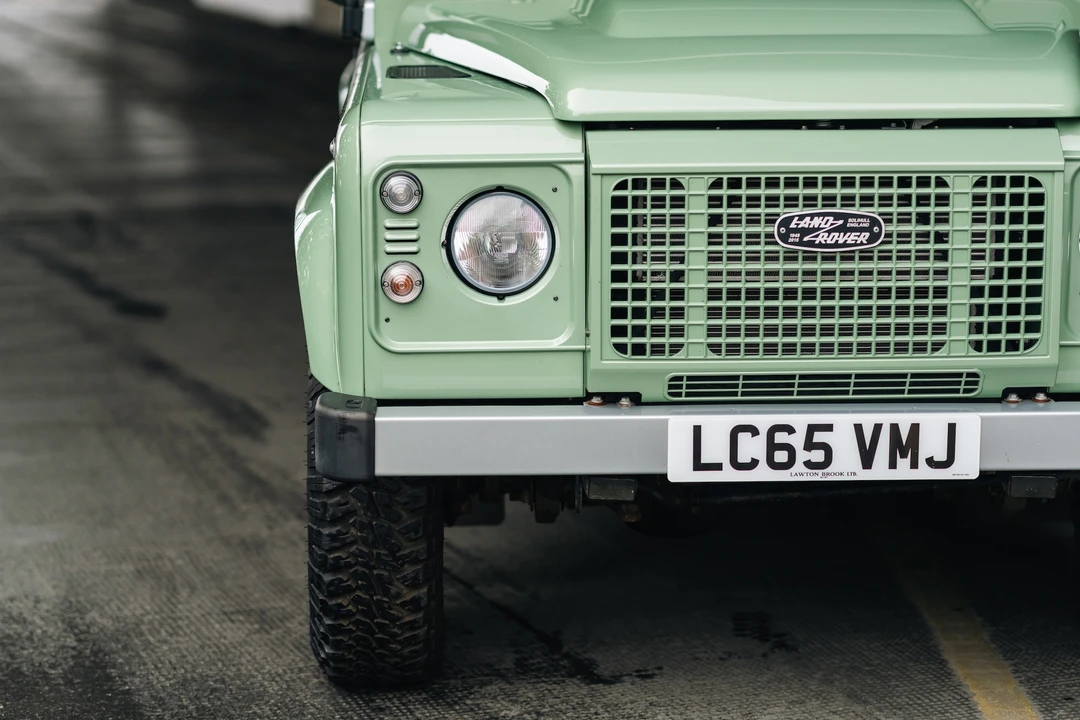 2015 Land Rover Defender 110 - Image 10 of 31
