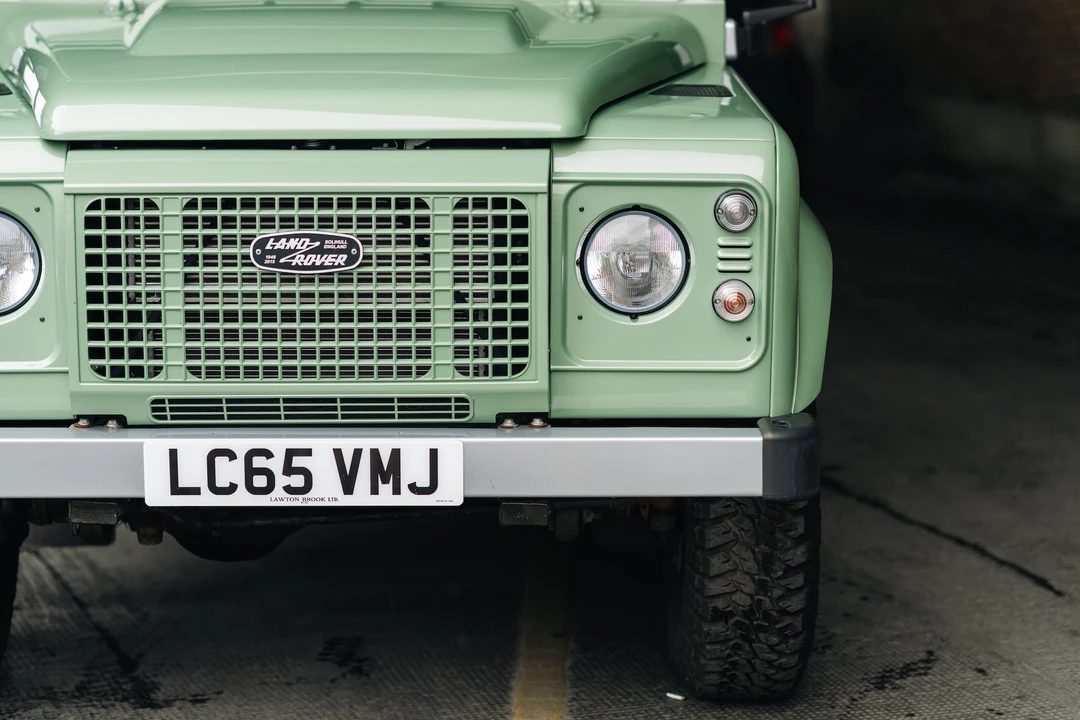 2015 Land Rover Defender 110 - Image 11 of 31