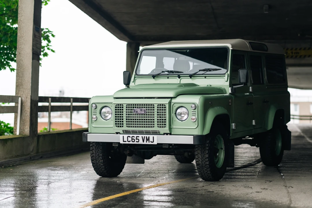 2015 Land Rover Defender 110 - Image 8 of 31