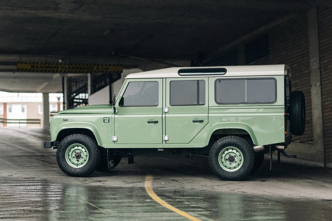 2015 Land Rover Defender 110 - Image 7 of 31