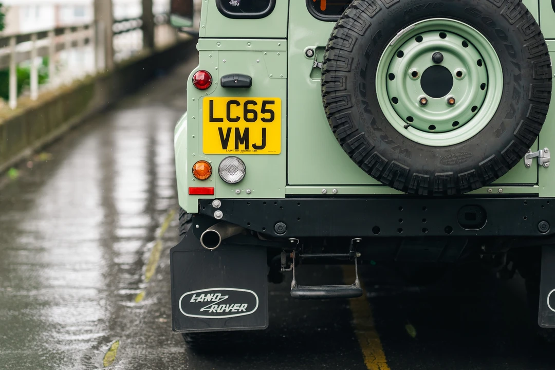 2015 Land Rover Defender 110 - Image 19 of 31
