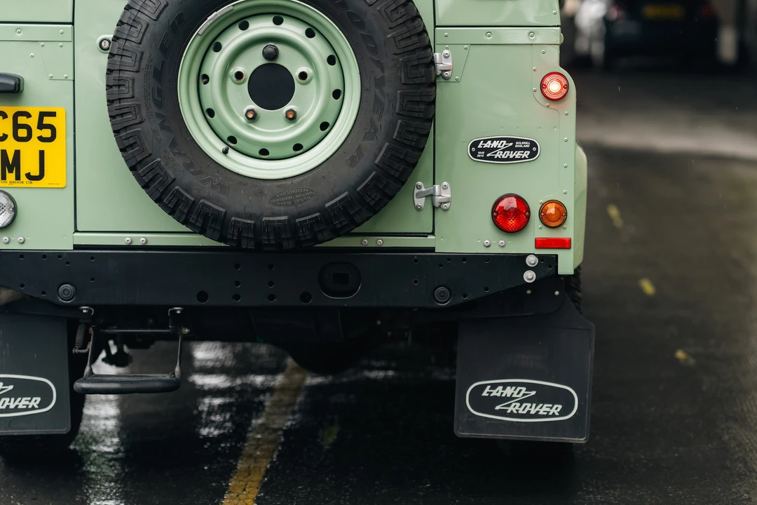 2015 Land Rover Defender 110 - Image 20 of 31
