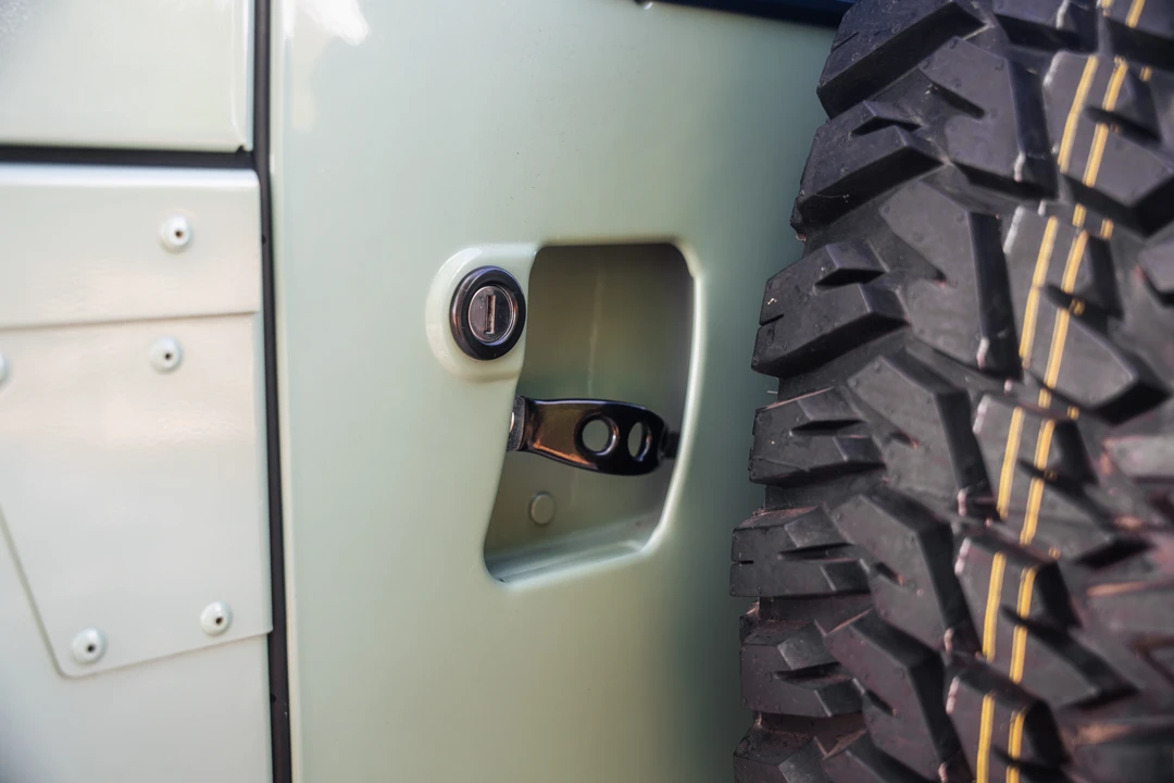 2016 Land Rover Defender 110 - Image 23 of 31