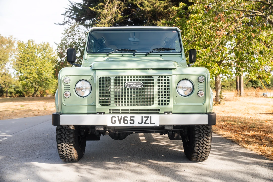 2016 Land Rover Defender 110 - Image 9 of 31