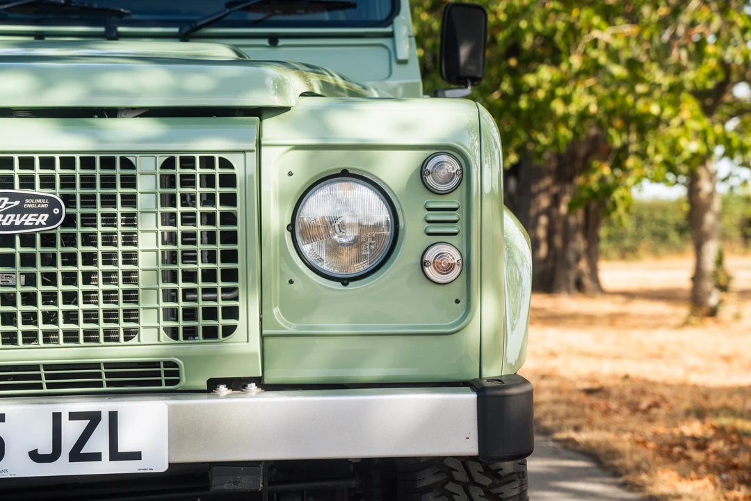 2016 Land Rover Defender 110 - Image 28 of 31