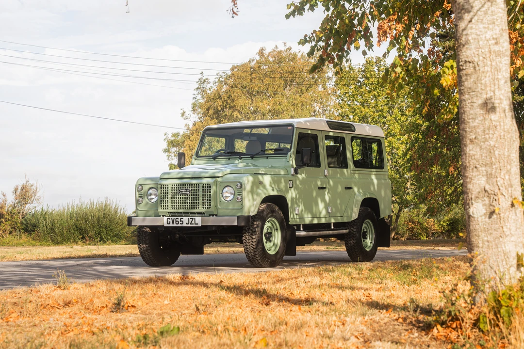 2016 Land Rover Defender 110 - Image 3 of 31