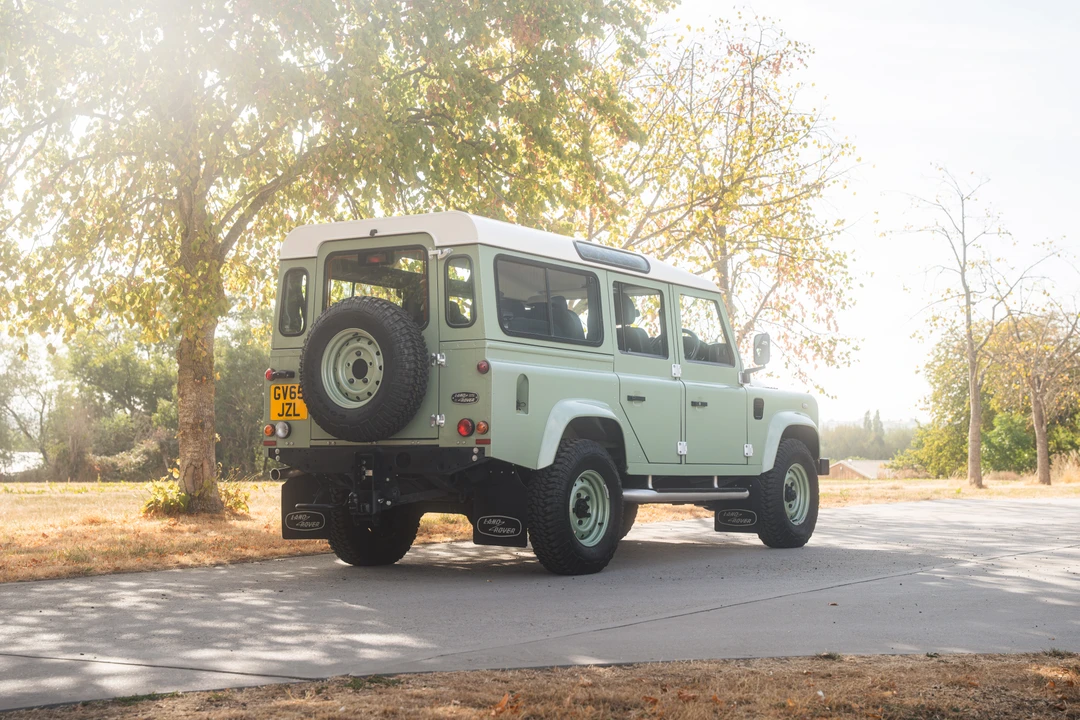 2016 Land Rover Defender 110 - Image 6 of 31