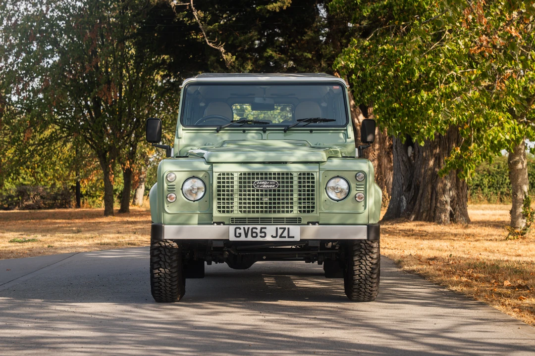 2016 Land Rover Defender 110 - Image 2 of 31