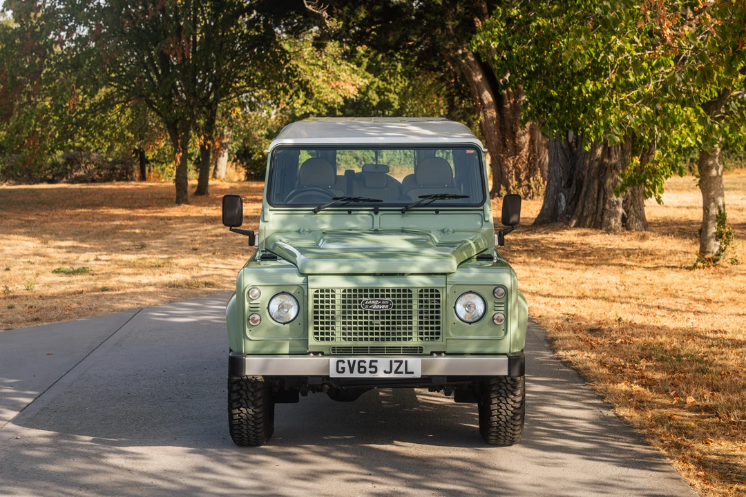 2016 Land Rover Defender 110 - Image 13 of 31