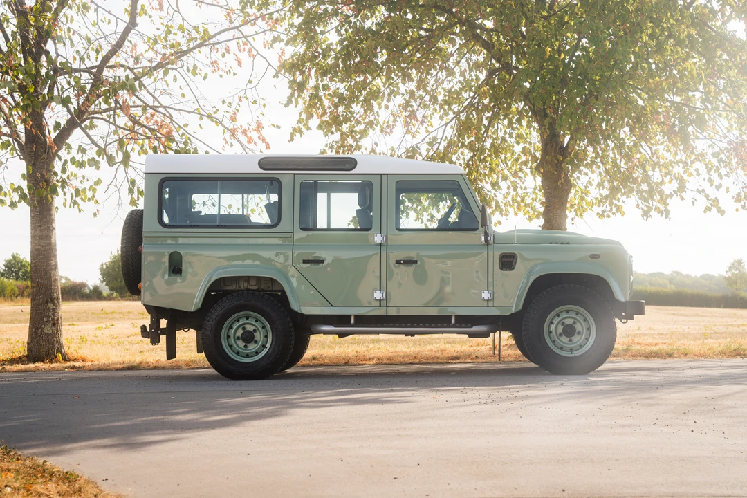 2016 Land Rover Defender 110 - Image 7 of 31