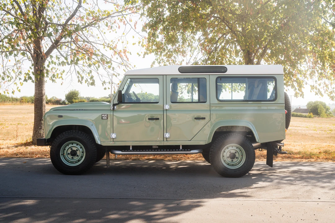 2016 Land Rover Defender 110 - Image 4 of 31