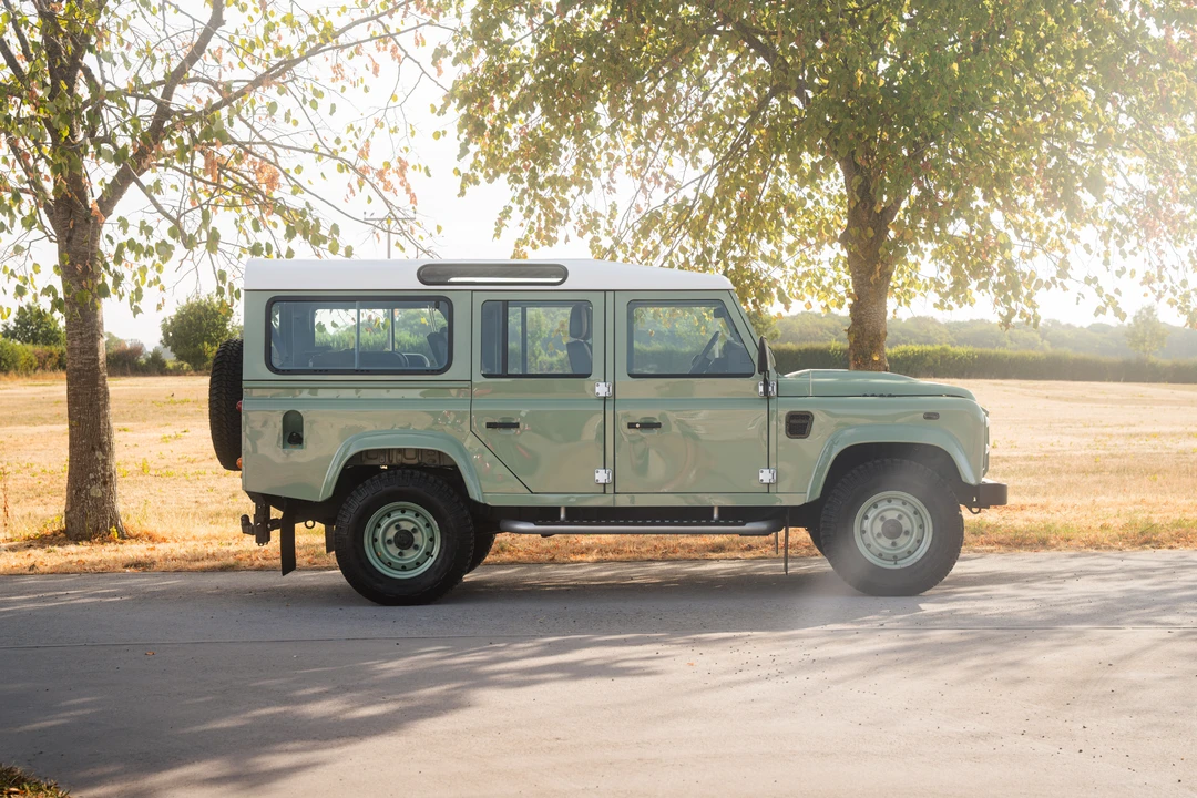 2016 Land Rover Defender 110 - Image 14 of 31