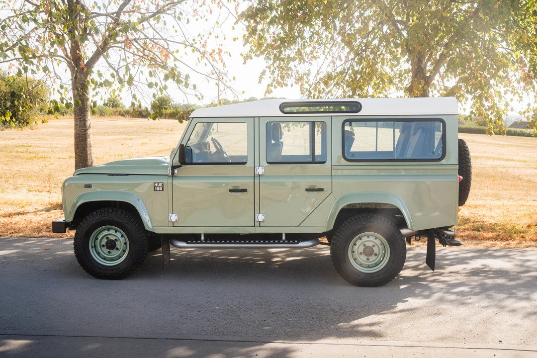 2016 Land Rover Defender 110 - Image 11 of 31