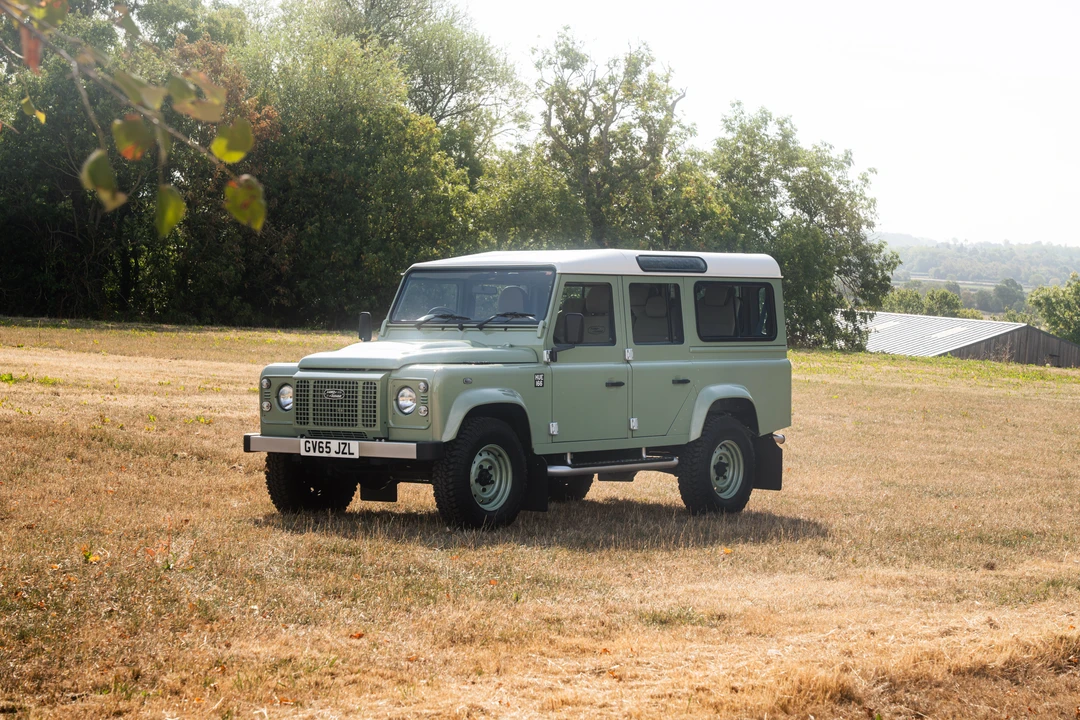 2016 Land Rover Defender 110 - Image 15 of 31