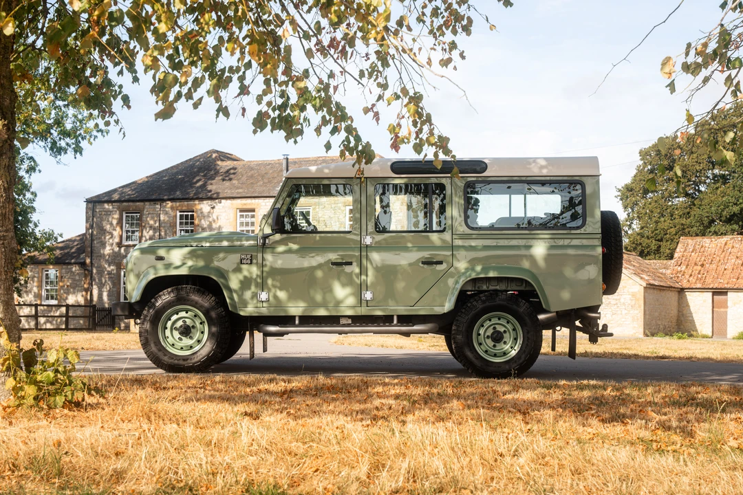 2016 Land Rover Defender 110 - Image 16 of 31
