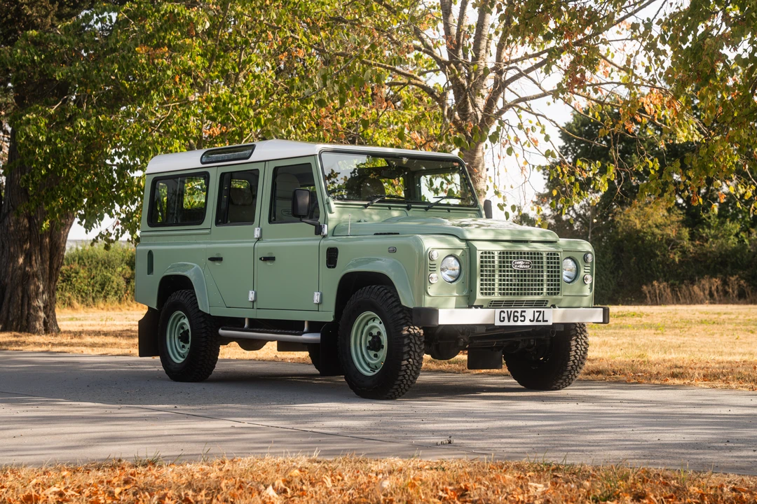 2016 Land Rover Defender 110 - Image 8 of 31