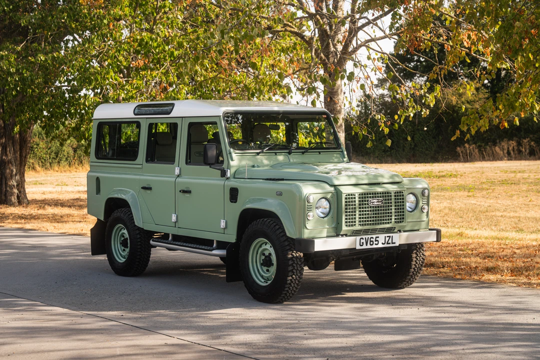 2016 Land Rover Defender 110 - Image 17 of 31