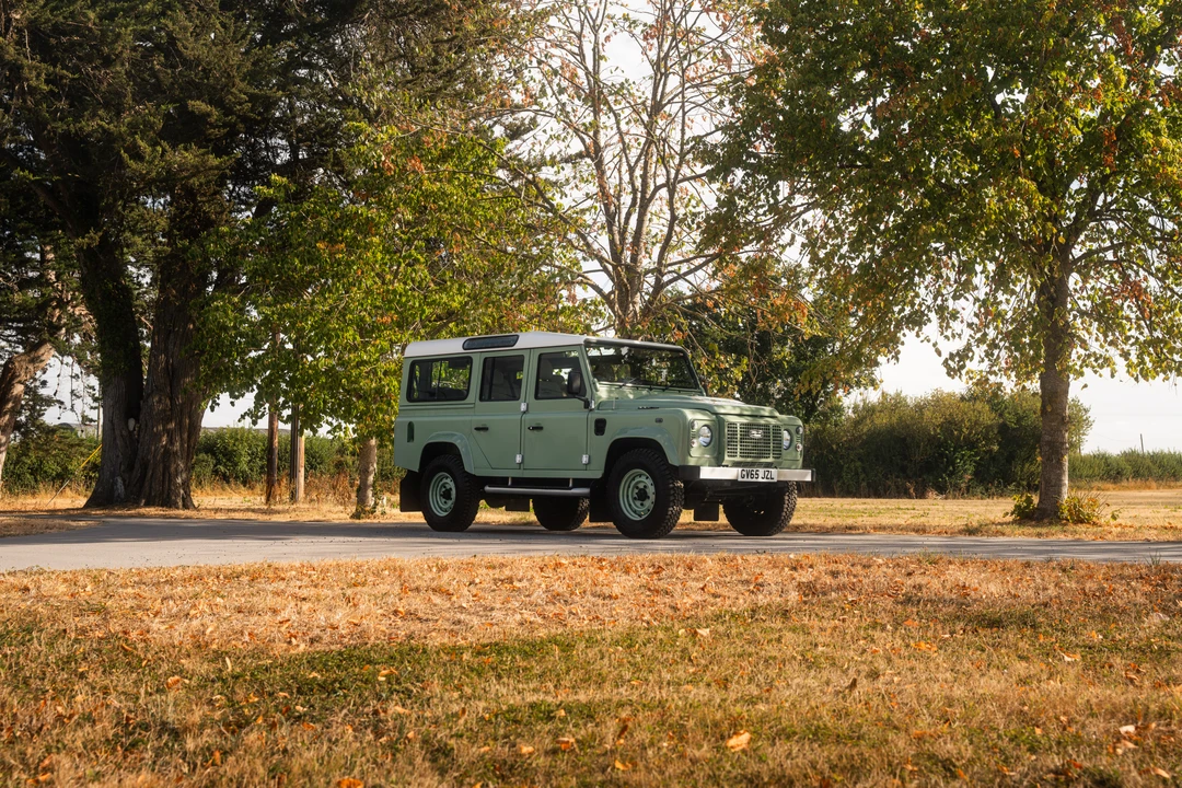 2016 Land Rover Defender 110 - Image 19 of 31