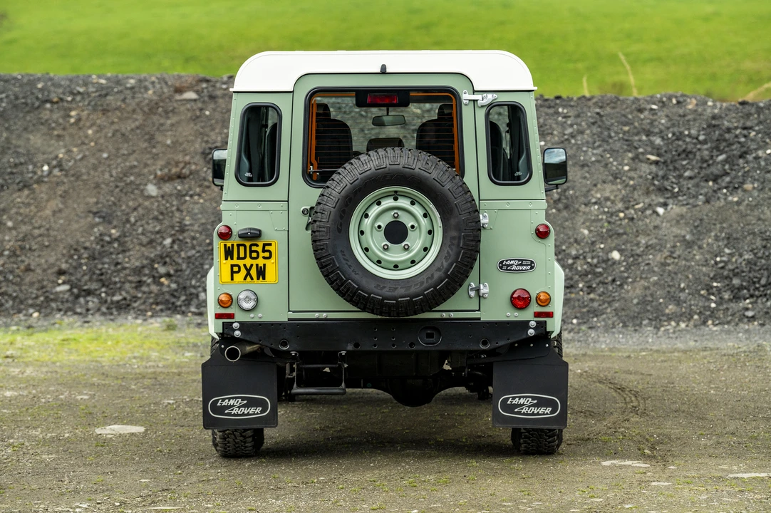 2016 Land Rover Defender 110 - Image 6 of 31
