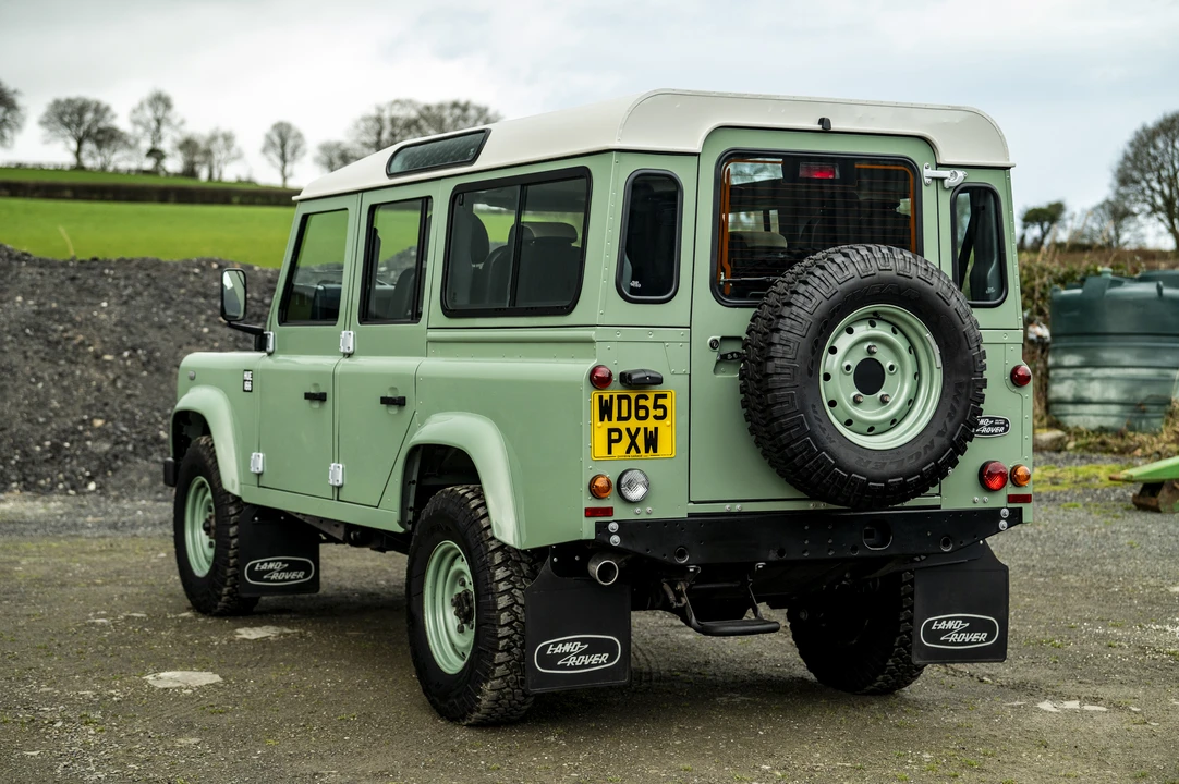 2016 Land Rover Defender 110 - Image 7 of 31