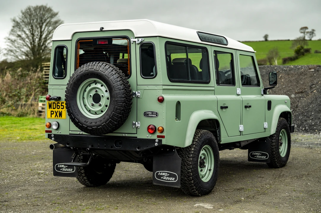 2016 Land Rover Defender 110 - Image 20 of 31