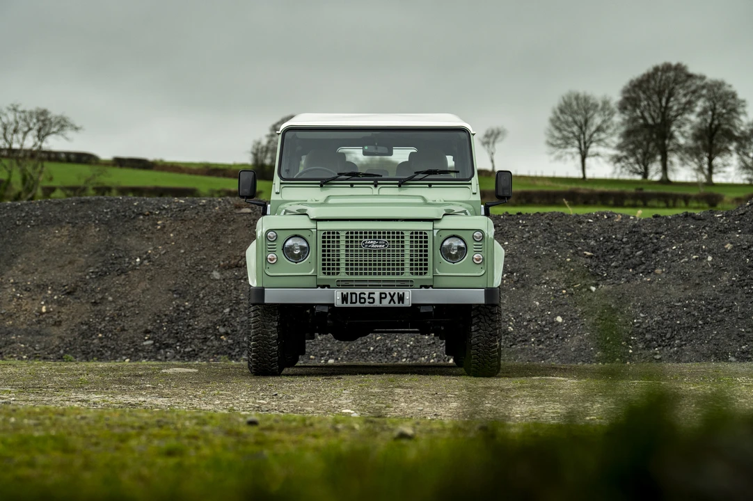 2016 Land Rover Defender 110 - Image 2 of 31